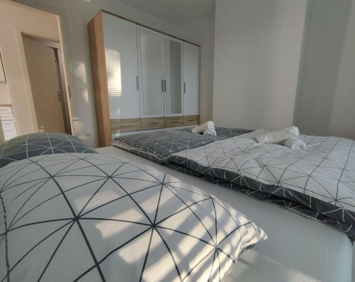 Apartment Sanya #3 Ljubljana Bagian luar foto